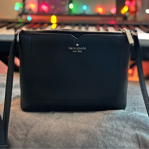 kate spade Handbags - Kate Spade black crossbody